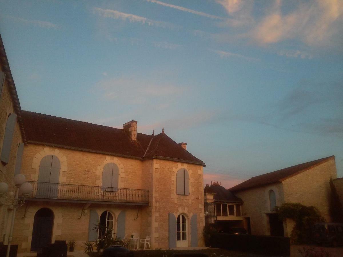 Les Clos Bleus Neuville-du-Poitou 외부 사진